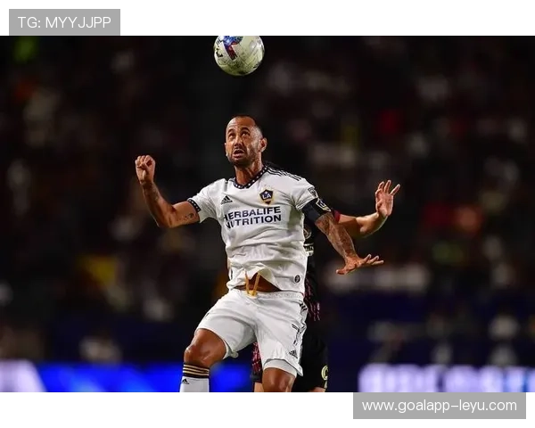 洛杉矶银河 2-2 战平美洲俱乐部，雨中收官迎挑战。