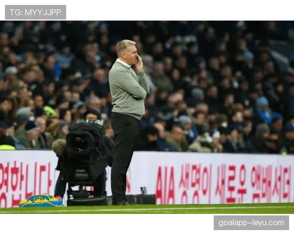 迪恩·史密斯重返英超执教，剑指球队竞争力稳步提升