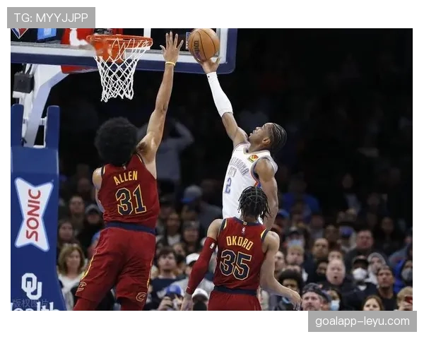 马赛定位球战术大放异彩，状态回升助球队豪取连胜