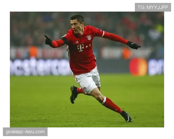 莱万多夫斯基达成职业生涯重要里程碑，表现稳健的状态备受关注