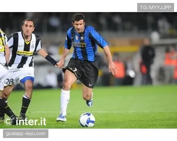 菲戈技术美学展现经典边路突破与控球艺术 菲戈技术美学展现经典边路突破与控球艺术