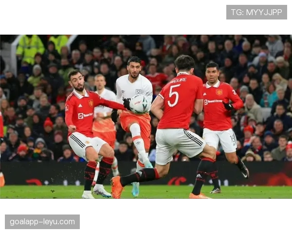 曼联防守体系漏洞频出,近期表现波动已对赛季走势形成制约 曼联防守体系漏洞频出,近期表现波动已对赛季走势形成制约