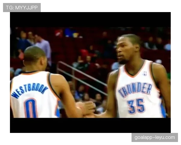 威斯布鲁克与库里挡拆对决提升突破效率差异明显