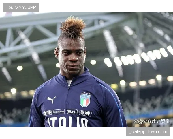 巴洛特利又在更衣室放烟花了？这人到底怎么花掉年薪800万的